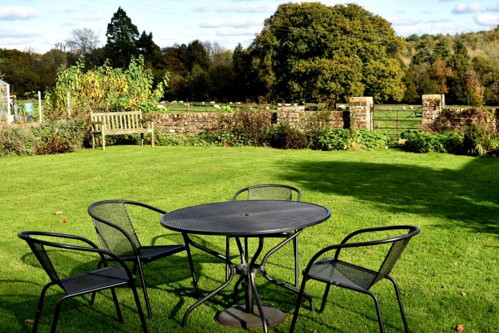 Superb self-catering holiday accommodation country cottage, for rent, Crowborough, Lewes, Uckfield, Sussex, UK: Home Farm